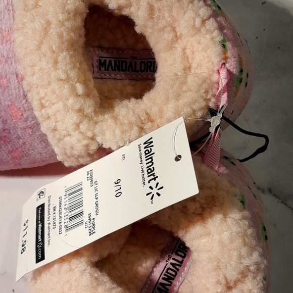 Girls Baby Yoda Slippers - Picture 3 of 5